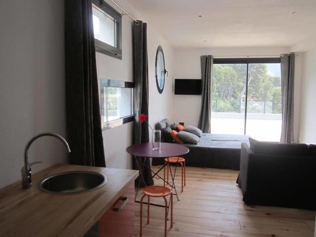 By Cassis Chambre Privee Dans Maison Familiale Exteriör bild